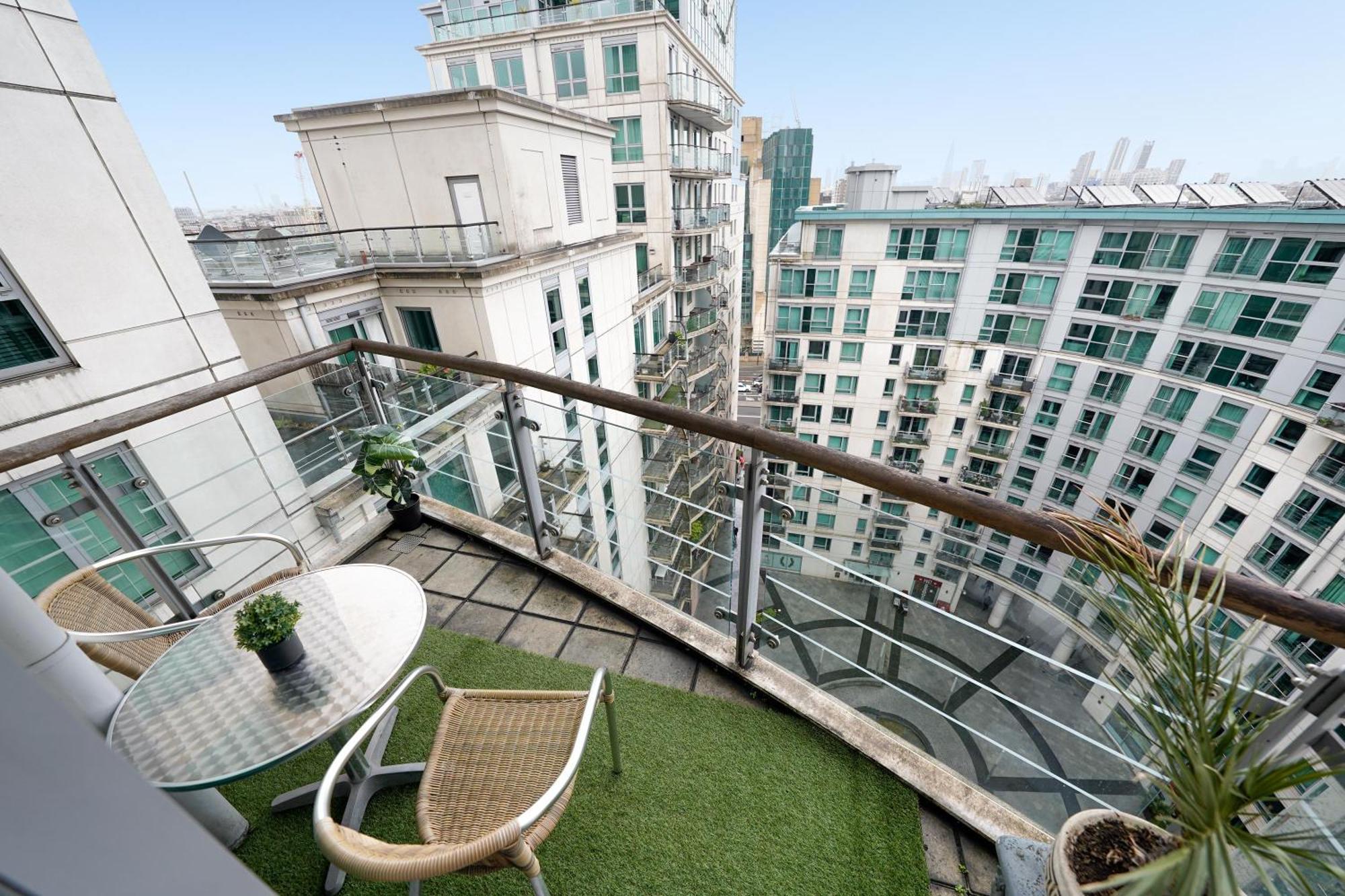 St George River Apartment Лондон Экстерьер фото